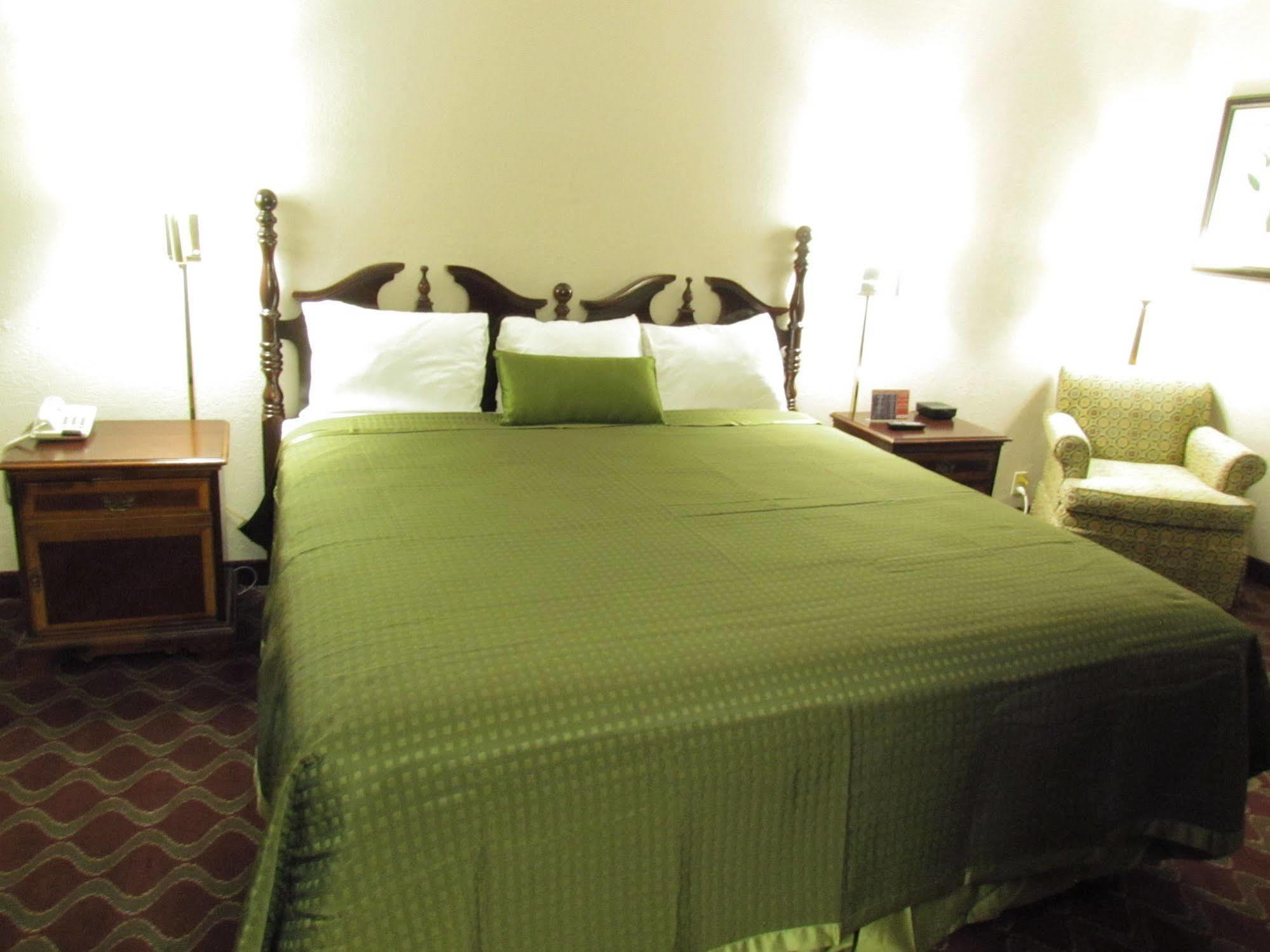 Days Inn & Suites By Wyndham Springfield Oh 외부 사진
